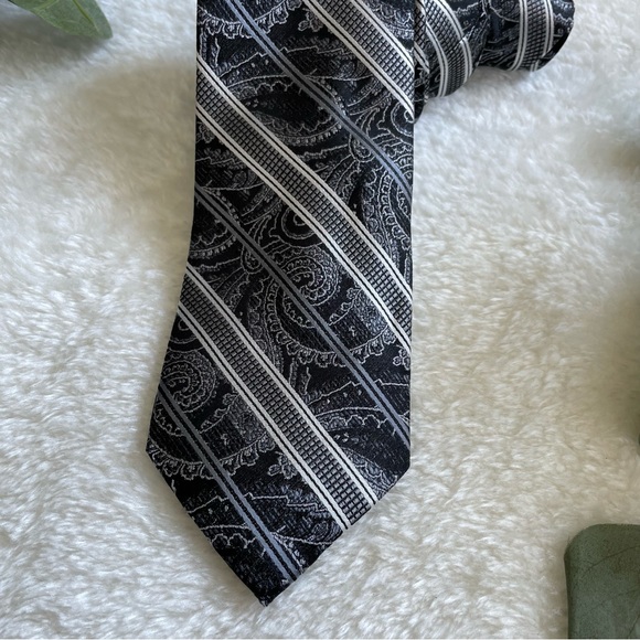 Pronto Uomo Couture Narrow Striped Paisley Silver and Black Silk Tie - Picture 2 of 11